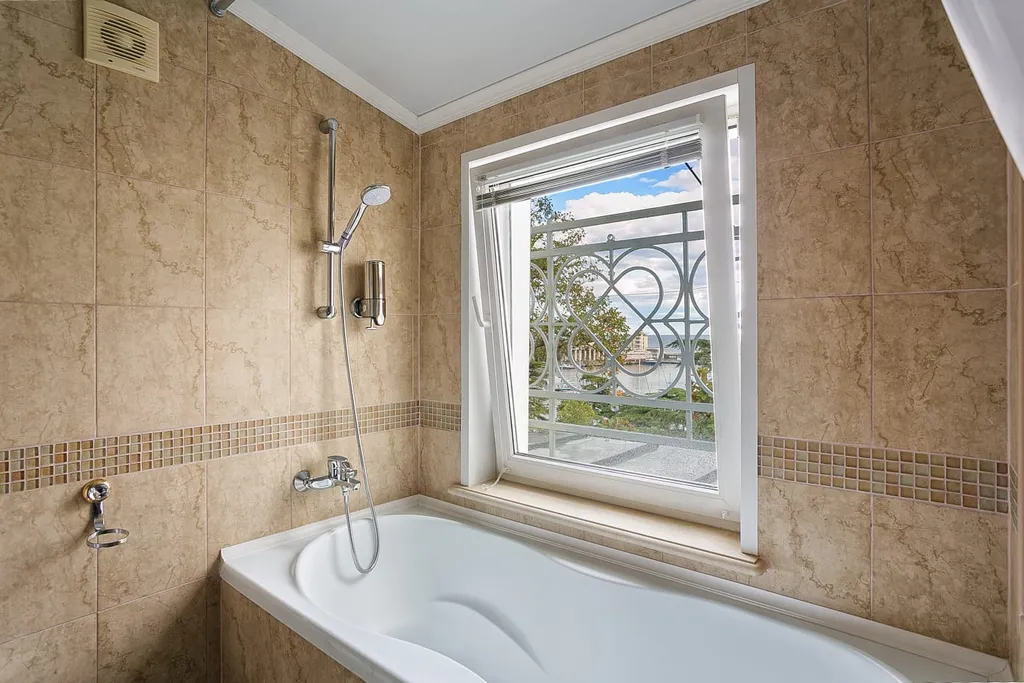 Двухкомнатный апартамент с видом на море