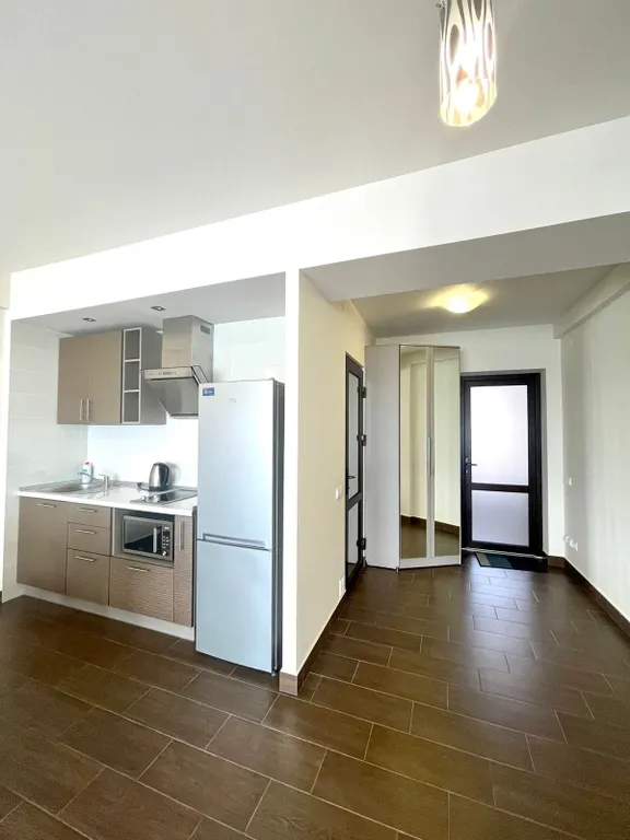 Эллинг на берегу моря