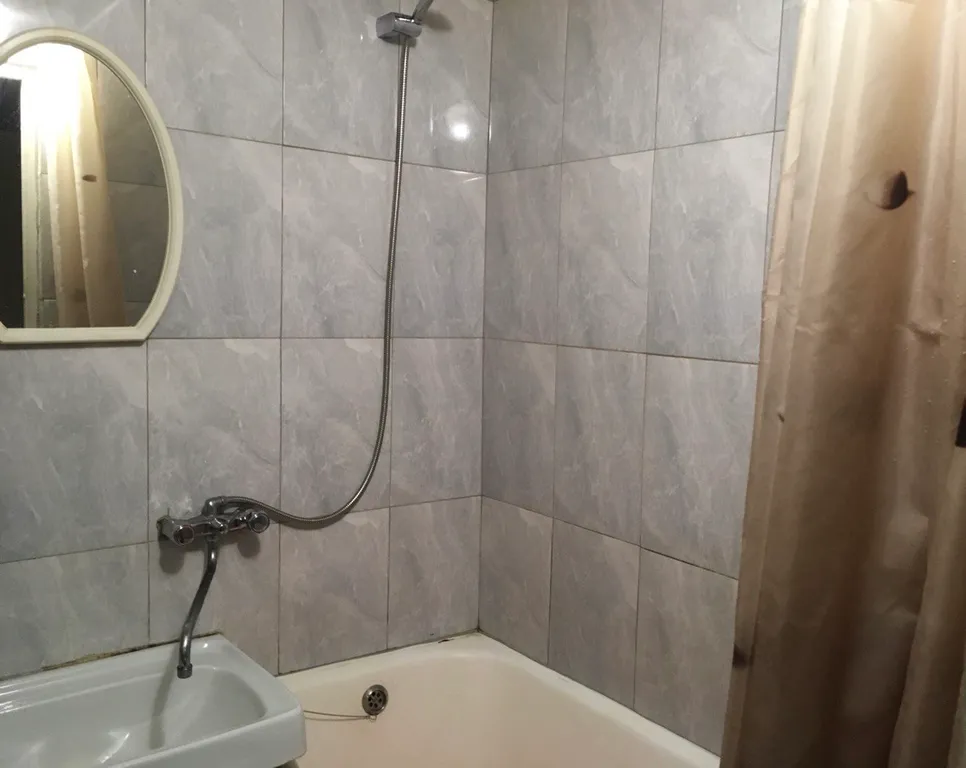 Уютная комната на набережной у метро