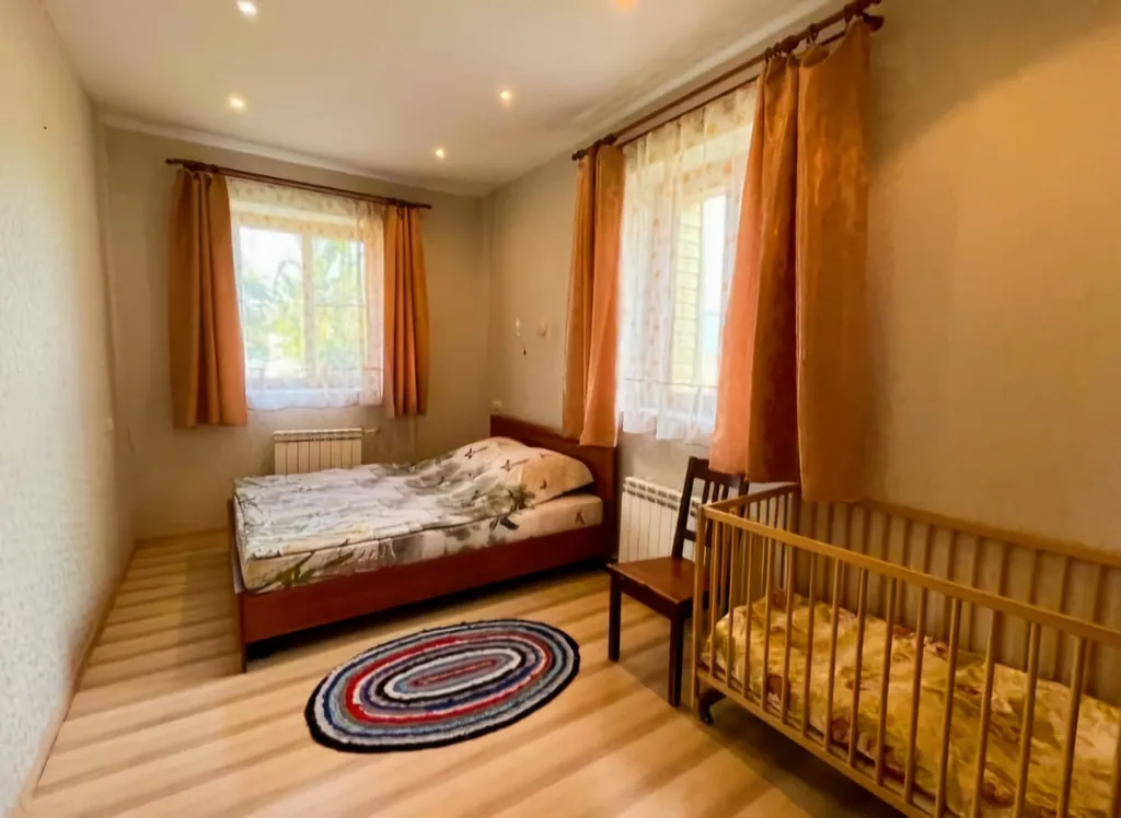 Дом в деревне с баней и камином