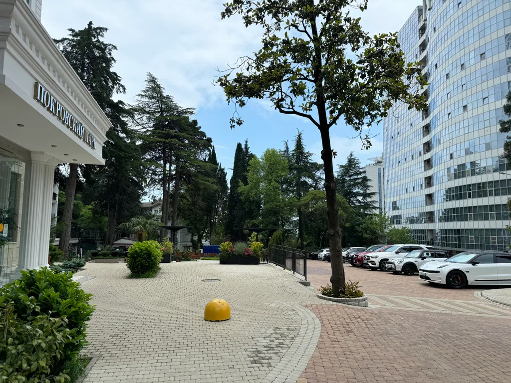 Дизайнерская новая квартира с шикарным видом на Дендропарк