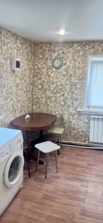 Трёхкомнатный дом в черте города с беседкой и мангалом.