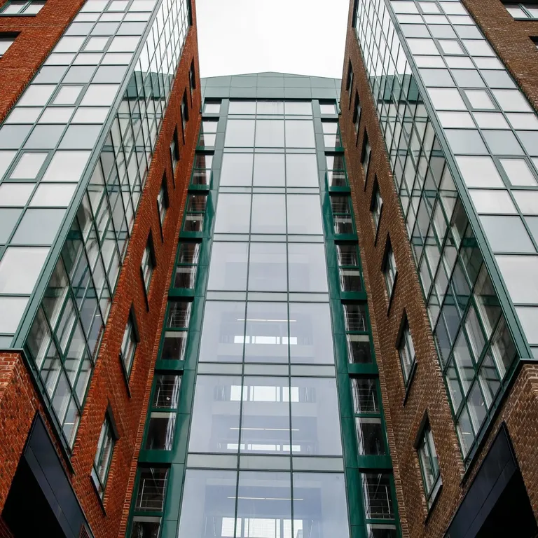 Студия в центре с балконом и стильным дизайном