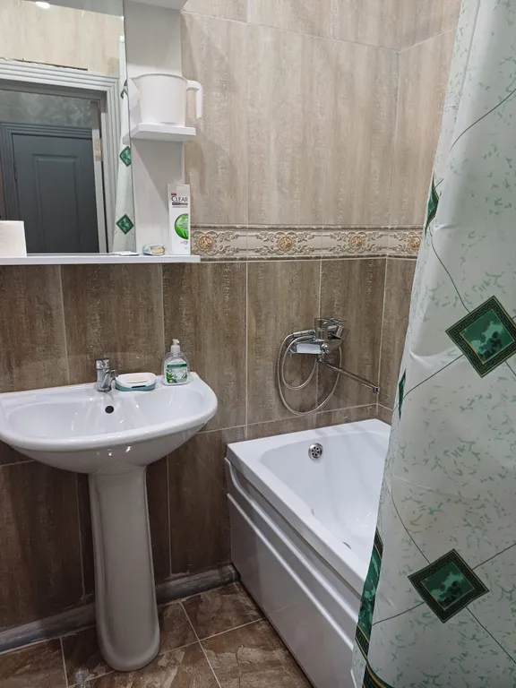 Уютная квартира с видом на горы, покрытые лесом