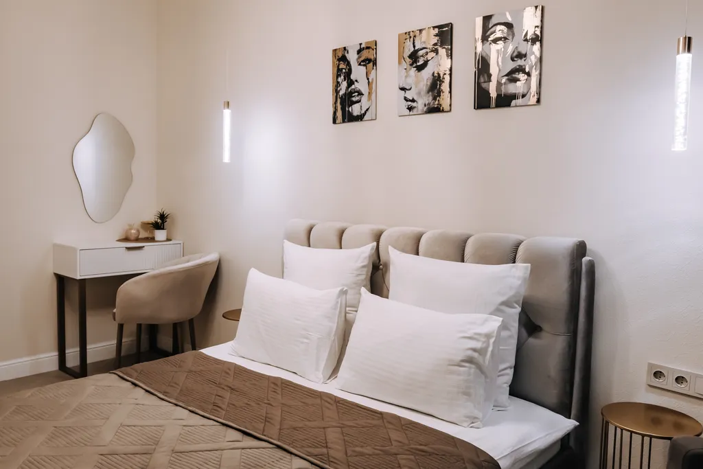 Рыжий Кот Голд (видовая квартира с изолированной спальней)