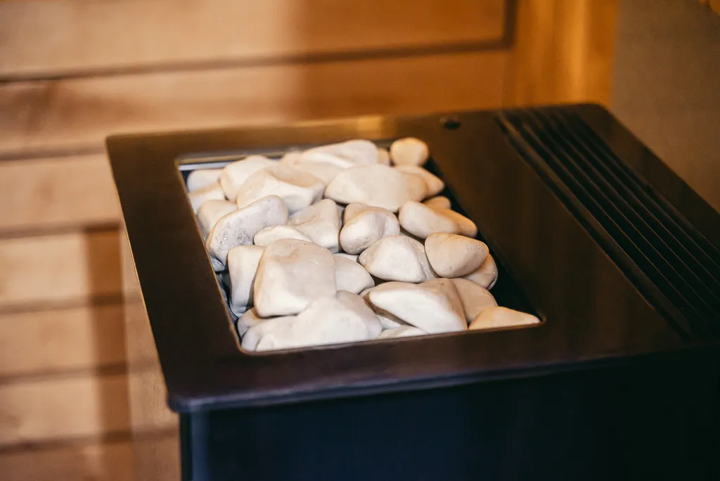 Дом с баней и купелью около Минского моря