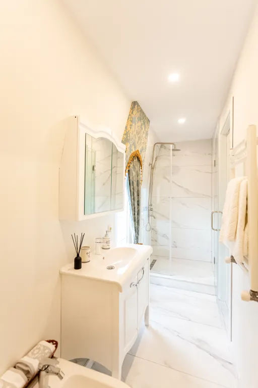 Shindisi Residence, VIP Villa