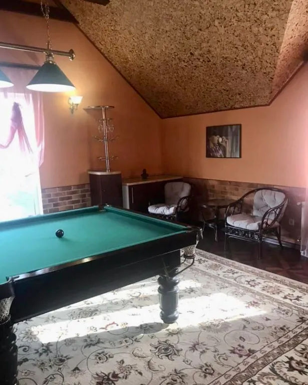 Дом с баней и бассейном