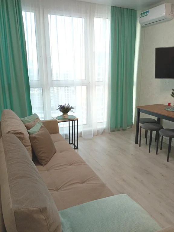 Уютная современная евродвушка с шикарным видом из панорамных окон