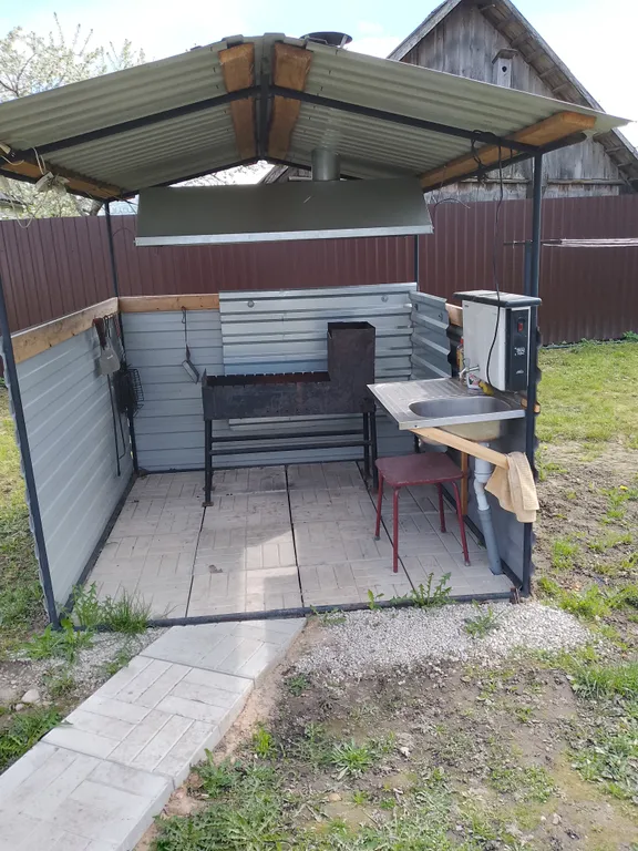 Дом с видом на монастырь