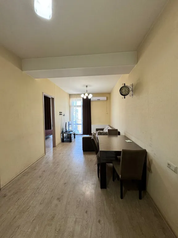 Трехкомнатная квартира у пл. Саакадзе