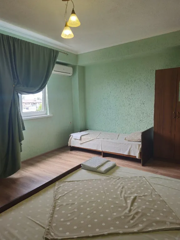 Трёхместный номер с удобствами внутри