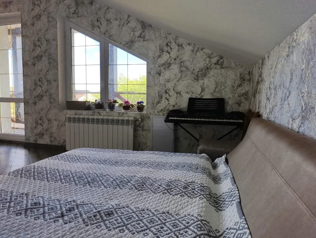 Уютный домик в деревне с беседкой и мангалом на улице