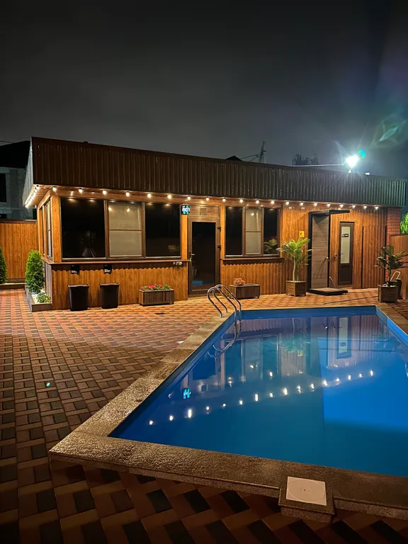 Дом с бассейном и баней