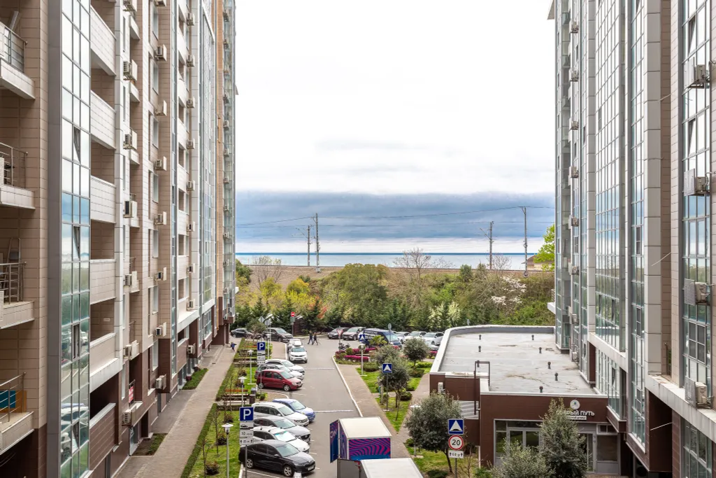 Просторная квартира с балконом и видом на море в ЖК Посейдон