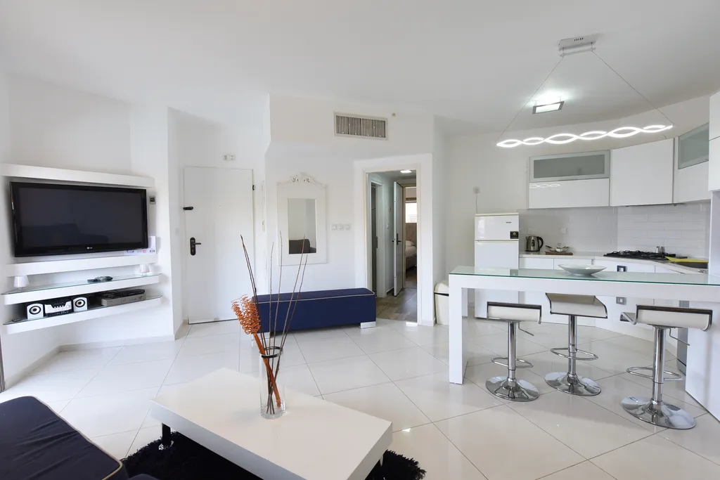 Квартира с частном бассейном