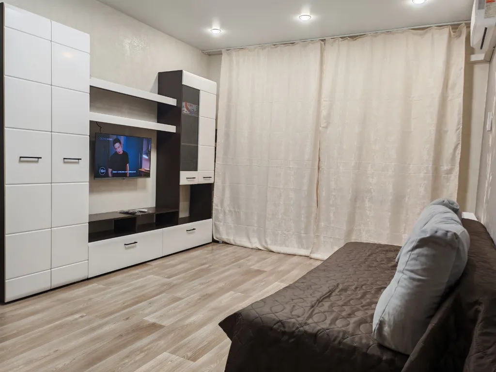 Видовая 1-комнатная квартира с дизайнерским ремонтом