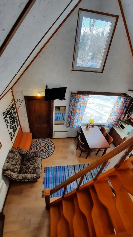 Дом на берегу реки в живописном месте, рядом озеро Сямозеро