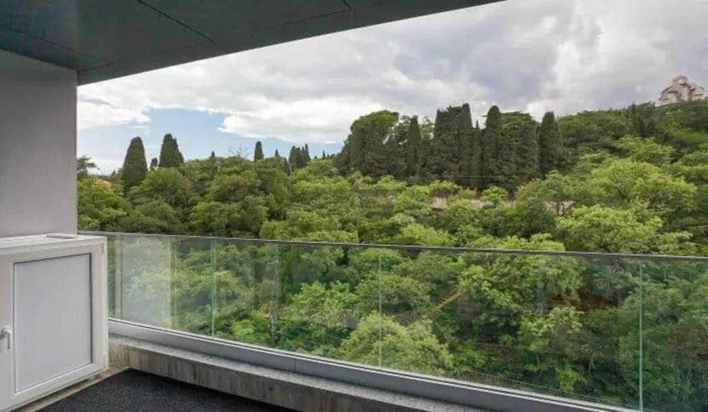 Парк хаус студия с видом на горы в Приморском парке