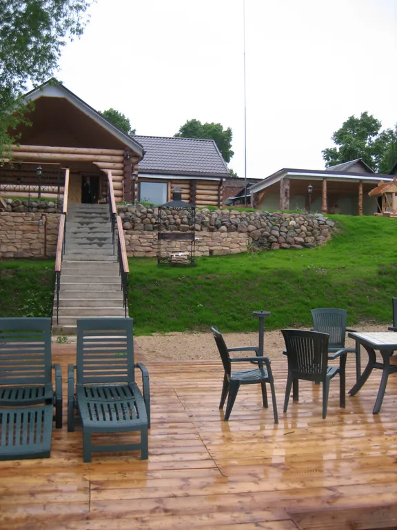 Дом на берегу волги, с видом на затопленную колокольню