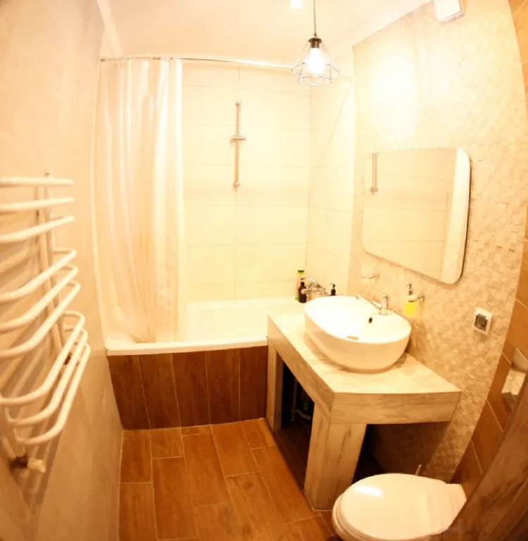 Однокомнатная квартира с велосипедами, 1 линия