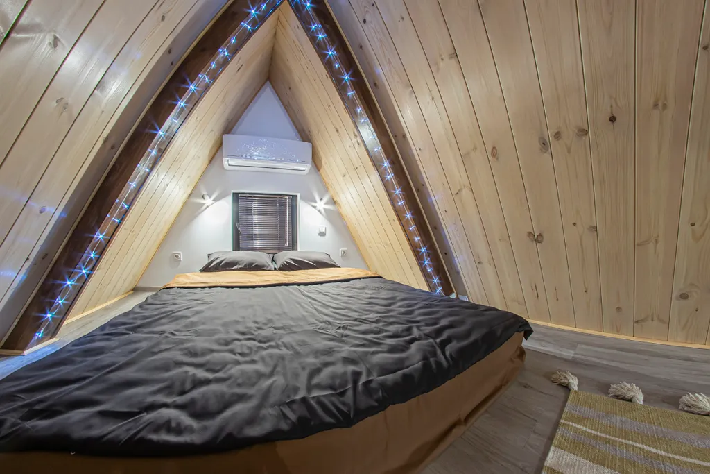 А-фрейм у Озера с чаном и сауной