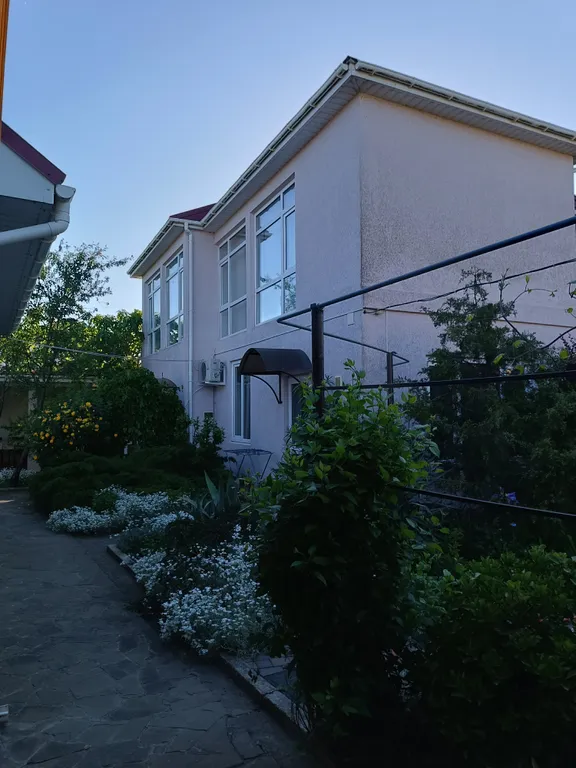 сдается коттедж 2  этажа.130 кв. м, с тремя отдельными комнатами