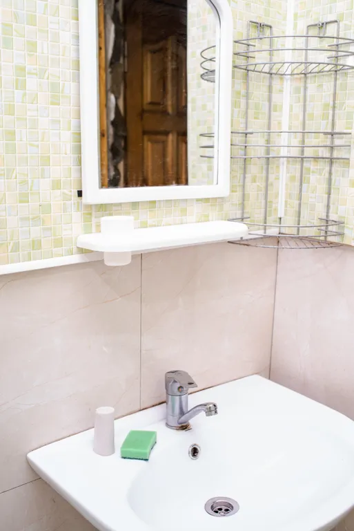 Домик в красивом саду