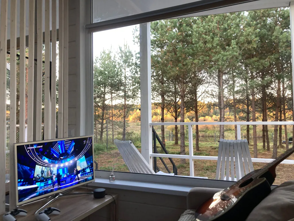 Дом на первой линии реки в тишине леса под Тверью