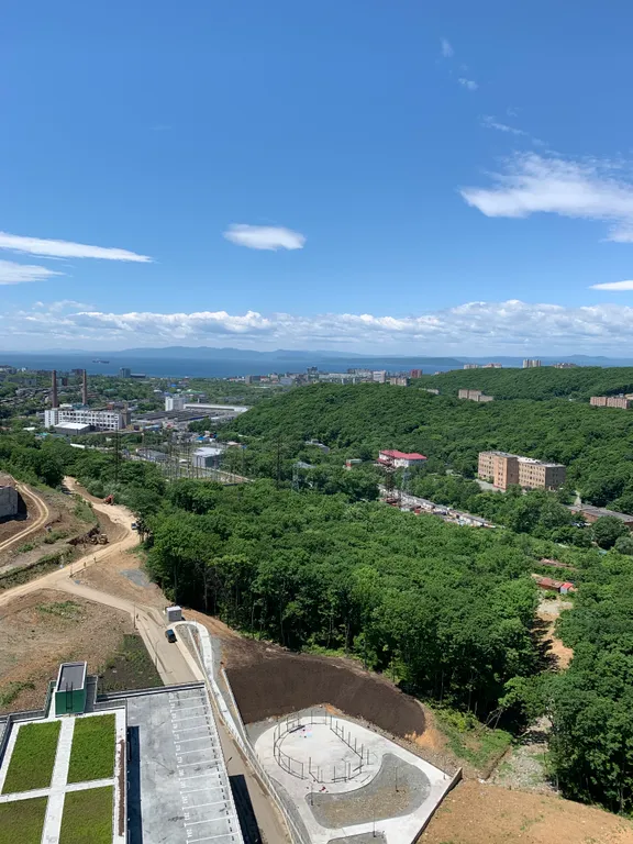 Студия с красивым видом на город и море во Владивостоке