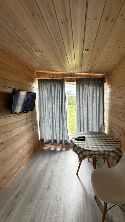 Уютный домик в древних липах