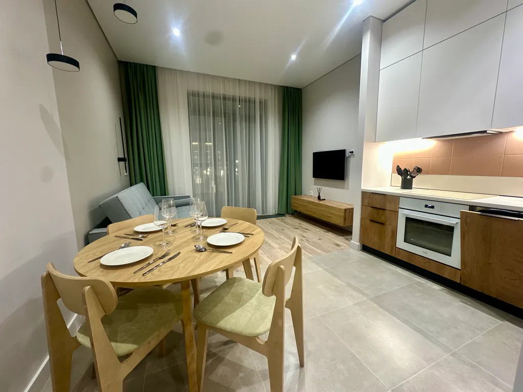 Умная квартира с дизайнерским ремонтом и тёплой парковой