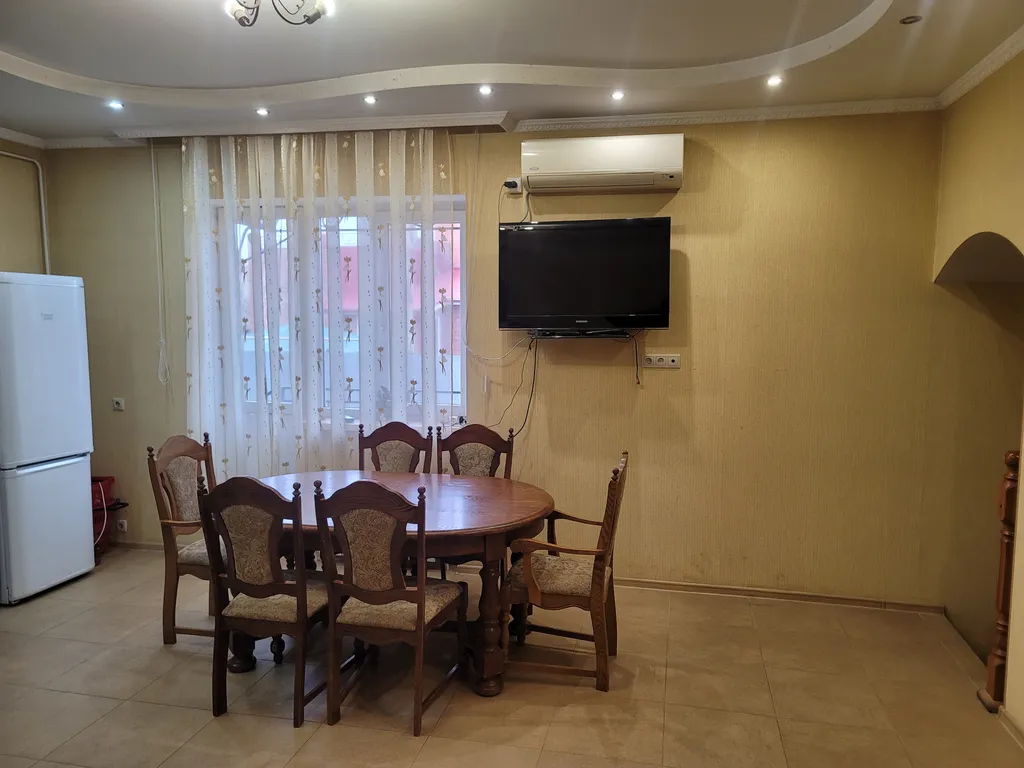 Дом с баней и бассейном в центре старого города