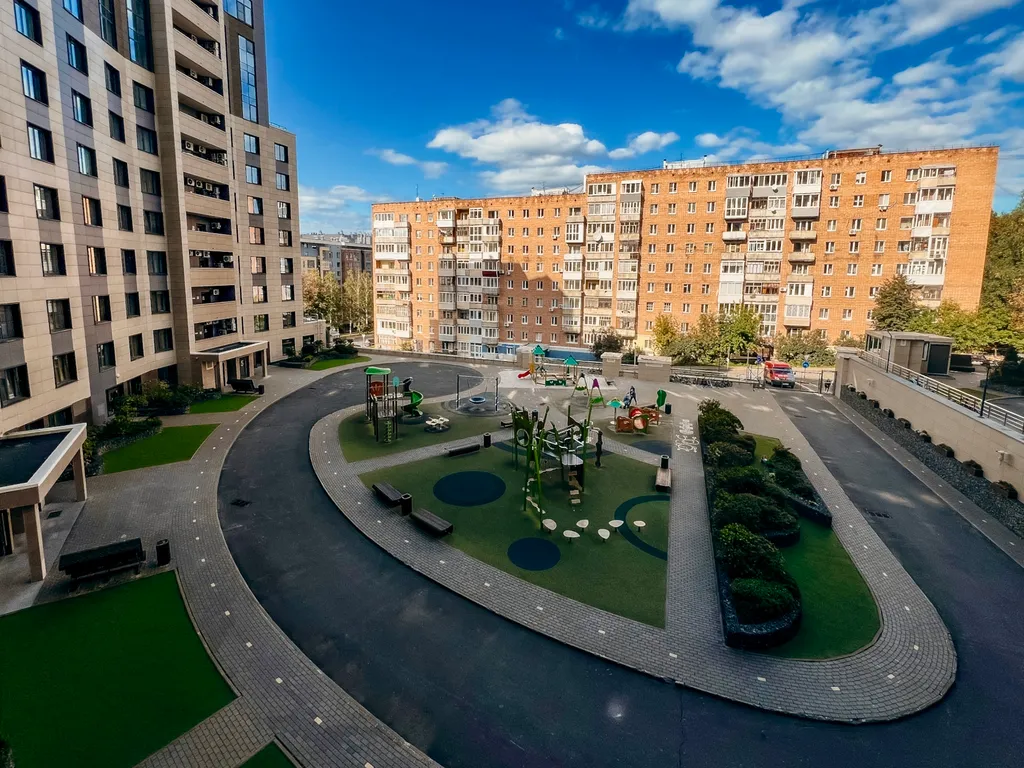 4 Угла: Тот самый ЖК колизей на набережной, М.Горького, 150