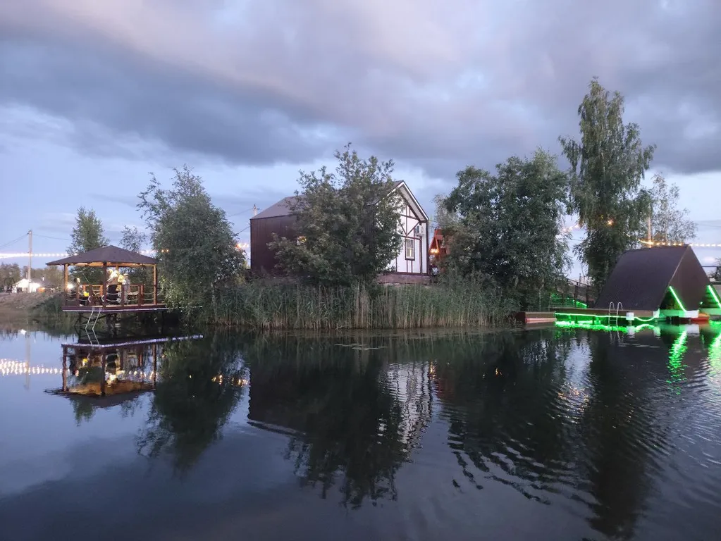 Дом отдыха на берегу озера