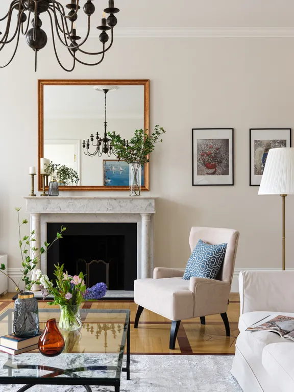 У Невского с видом на Фонтанку