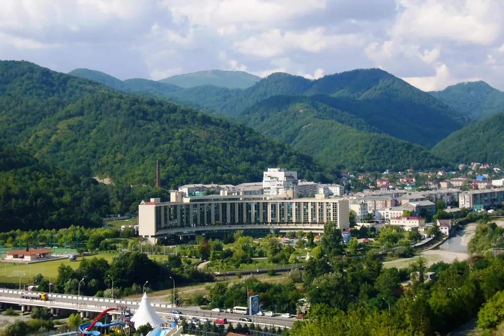 Таунхаус с крыльцом, зоной отдыха и парковкой