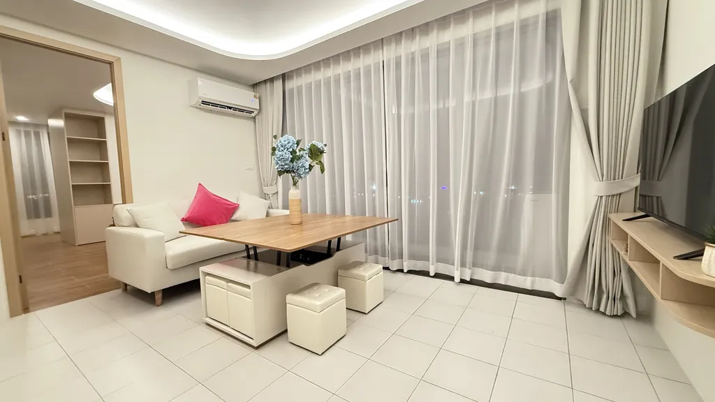 Двухкомнатная квартира у пляжа Камала с рабочим кабинетом, бассейном, залом