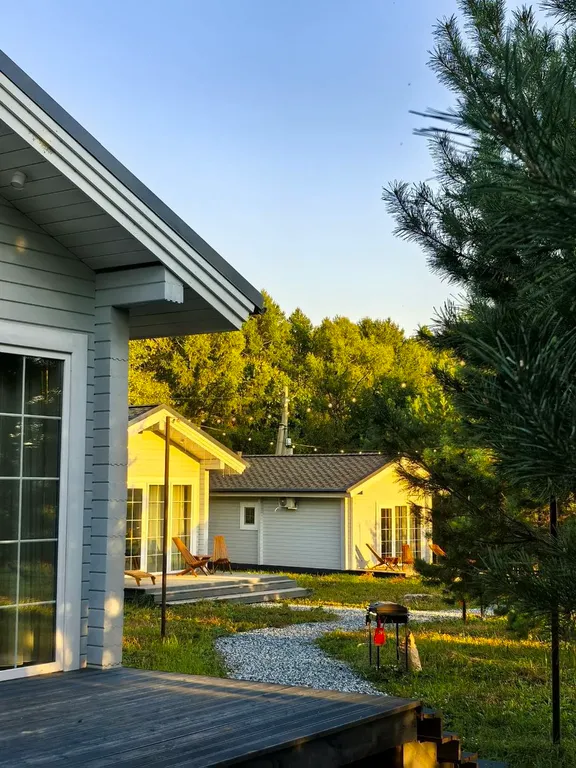 Дома из клееного бруса в хвойном лесу у Камского Моря и Семрука