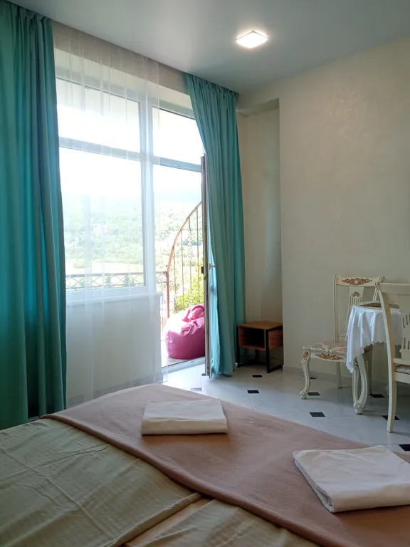 Уютная большая видовая квартира с балконом 2.2