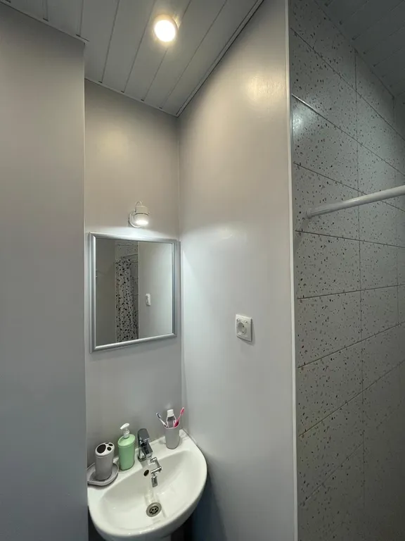 Студия с панорамным видом на озеро