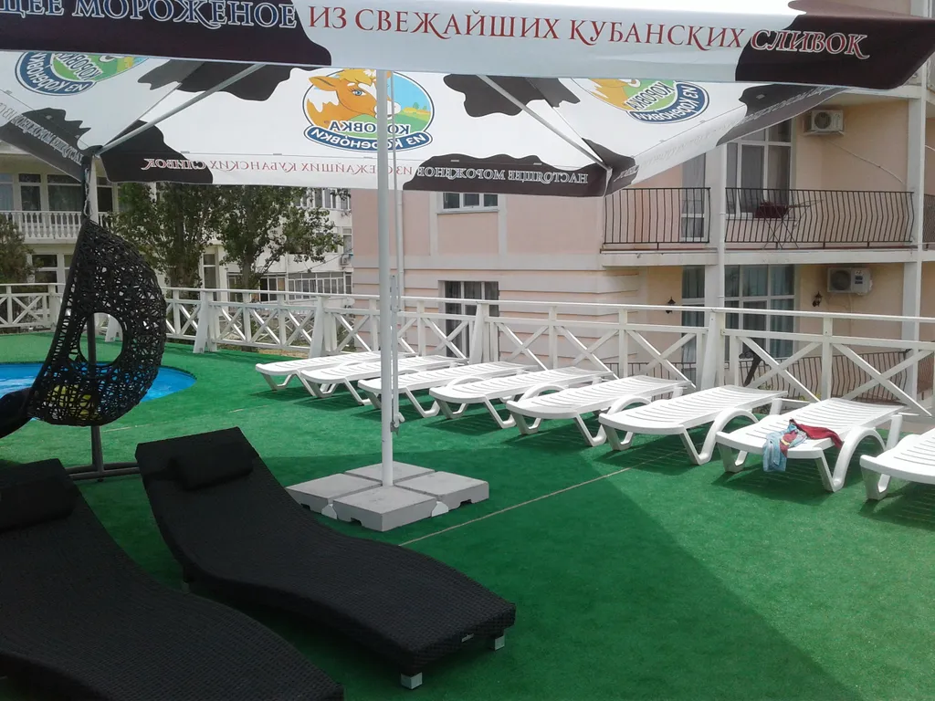 Уютный трёхместный номер на берегу моря