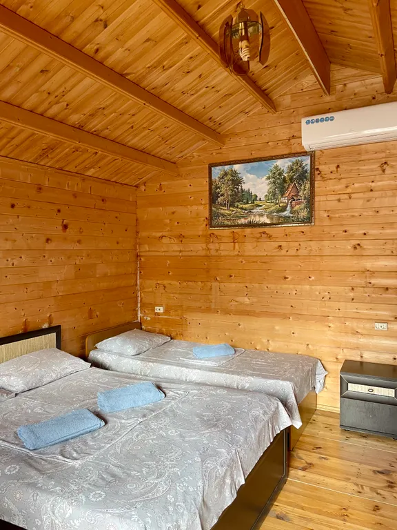 Домики четырёхместные с удобствами, в пригороде Нового Афона,