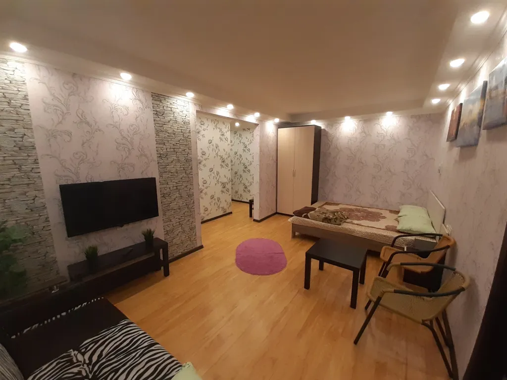 2-х комнатная квартира с хорошим ремонтом у трк окей