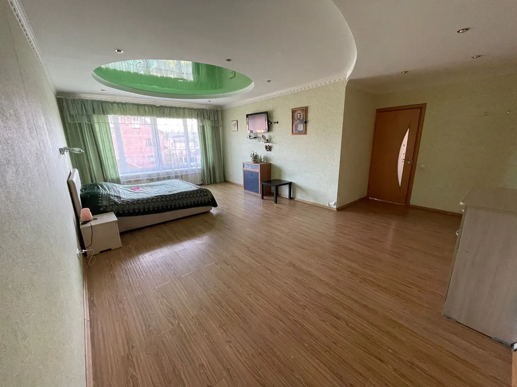 Просторный загородный дом