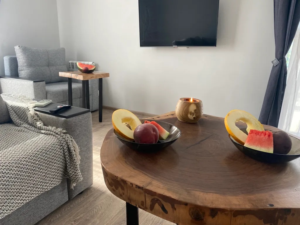 Квартира с видом на можжевеловую рощу и море