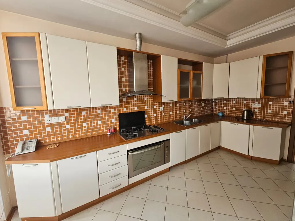 Квартира около кинотеатра Низами