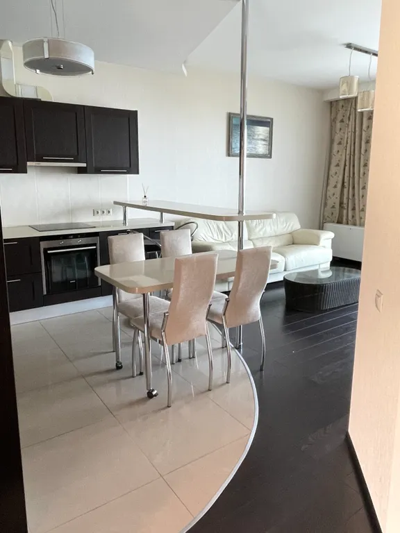 Апартамент с видом на море в жилом комплексе с бассейном