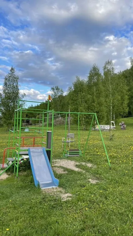 Домик на берегу Оки на территории сельской усадьбы Варежка