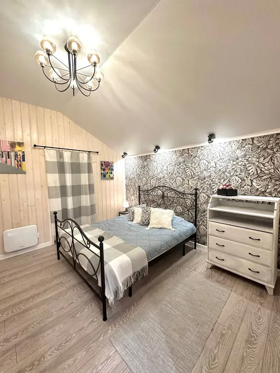 Коттедж Красивый дом с 2 спальнями — Ропша